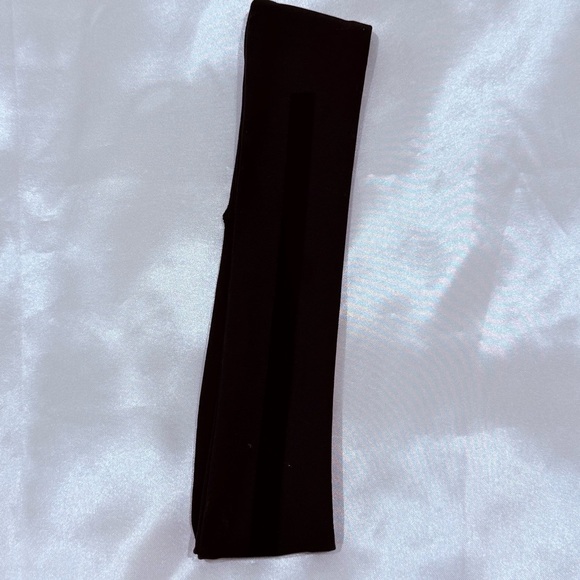 Lululemon Womens Luxtreme Training Headband Thin Black Grippy Athletic Sporty - Picture 8 of 10